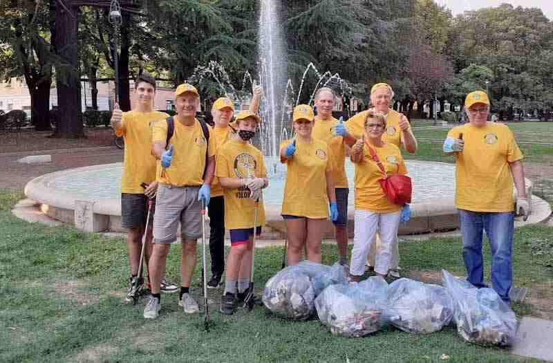 Volontari di Scientology al parco Falcone Borsellino