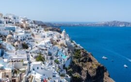 Noleggio auto low cost per una vacanza a Santorini in libertà
