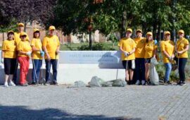 Volontari di Scientology al lavoro al parco Venturini