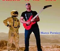 Marco Pernice: torna il funkyrock made in Italy con WELCOME TO THE SHOW (le follie dei social media)